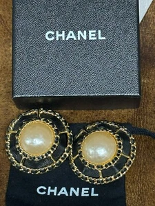 CHANEL LARGE PEARL W/ BLACK LAMBSKIN AROUND EARRINGS - Picture 1 of 4