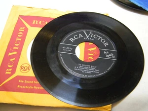 EDDY ARNOLD THE MISSOURI WALTZ / MOONLIGHT & ROSES 45 RPM RECORD 012 - Picture 1 of 2