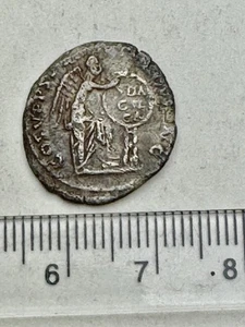 Denario de plata romano de Trajano - DACIA en escudo - RIC 286 / RSC 451 (F366) - Imagen 1 de 3