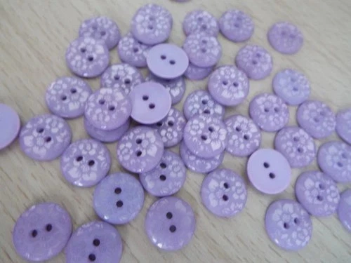Pack Of 50 x Floral Damask Buttons 15mm Lilac Sewing Knits Craft Baby E18 - Image 1 of 1