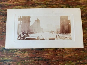 FOTO DEL TERREMOTO DE SAN FRANCISCO 1906 7 1/4" X 13 1/2" CALLE CALIFORNIA CON GENTE - Imagen 1 de 4