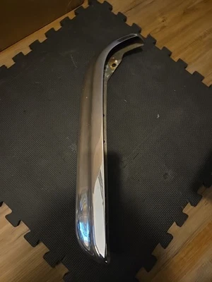 Parachoques trasero parrilla baja mercedes benz w111 280se 3.5 cupé/cabrio. Parte superior izquierda Foto 1 de 4