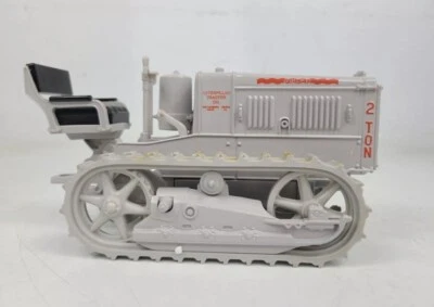 CAT CATERPILLAR 2-TON TRACK TYPE TRACTOR 1/16 SCALE ERTL #2438 GRAY - Image 1 of 4