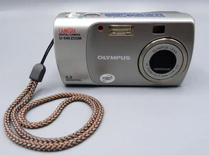 Olympus Camedia D-540 Zoom Digital Camera 3.2 MP 3X Optical Zoom Silver - Picture 1 of 9
