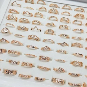 50 piezas Lotes al por mayor de anillos de acero inoxidable oro rosa para mujeres hombres moda joyería - Imagen 1 de 8