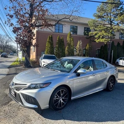 2022 Toyota Camry SE - Изображение 1 из 4