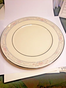 Plato de ensalada Lenox Charleston Bone China 8 1/4" borde de platino - Imagen 1 de 3
