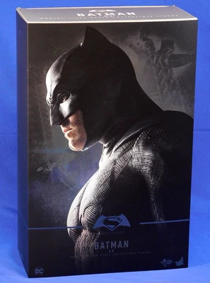 FIGURA HOT TOYS BATMAN 2.0 ESCALA 1:6 MMS731 AMANECER DE LA JUSTICIA Foto 1 de 4