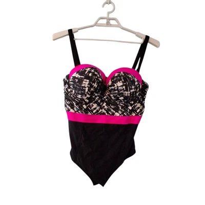 Traje de baño Torrid 2 2X una pieza negro blanco rosa caliente con aros Foto 1 de 4