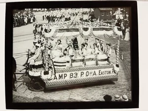 RARA FOTO DE LINTERNA MÁGICA DE VIDRIO PARADE EASTON PA 1800 años 1800 bandera americana sin precio base - Imagen 1 de 4