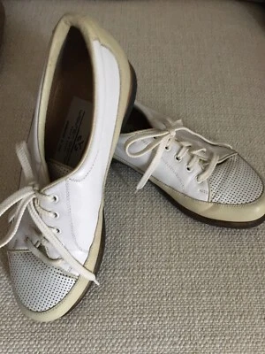 "Zapatos de golf Walter genuinos vintage para mujer talla 5 1/2"" púas amarillo claro/blanco" Foto 1 de 4