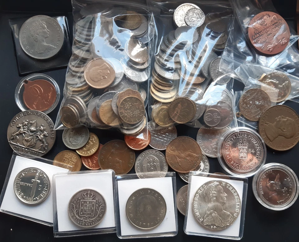 WORLD COINS/MEDALS/ Lot  1- 1kg/ Copper Nickel Silver/ Great Condition - Image 1 of 2