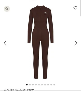 Größe M - The North Face X SKIMS Refina Body Cocoa Neu Mit Etikett - Bild 1 von 13