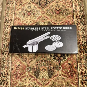 Stainless Steel Potato Ricer with 3 Strainer Discs - Silver - Picture 1 of 2