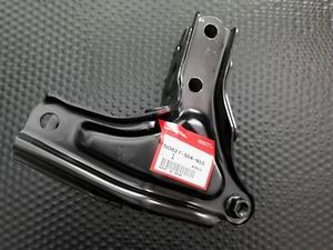 GENUINE OEM HONDA 99-00 CIVIC SI B16A REAR 5SPD T BRACKET B-SERIES ENGINE MOUNT - Picture 1 of 2