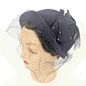 Vintage 1940s Hat Austelle Designer Veiled Navy Wool Felt Rolled Brim - Picture 1 of 10