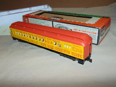 LIFE LIKE HO  585  CIRCUS LIGHTED PASSENGER CAR +  BOX WITH INSERT  #1 - Image 1 of 3