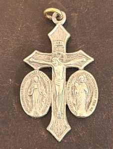 Vintage Indulgence Medal *preowned* - Picture 1 of 3