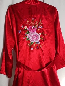 Vtg Bloomingdale's embroidered Satin Silk kimono robe Chinese Women Red Flowers - Picture 1 of 9