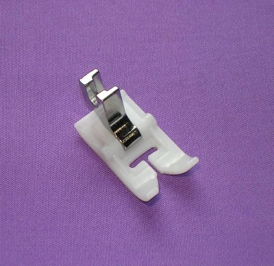 TEFLON LOW SHANK SCREW ON FOOT FOR MOST SEWING MACHINES (437) - Image 1 of 3