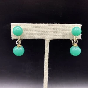 Green Glass Bead Clip On Earrings Drop Dangle Japan Gold Tone 50s 60s Vintage - Picture 1 of 8