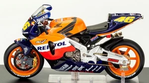 Honda RC211V Valentino Rossi 46 2003 Scala 1:24 Modellino MotoGP World Champion - Foto 1 di 14