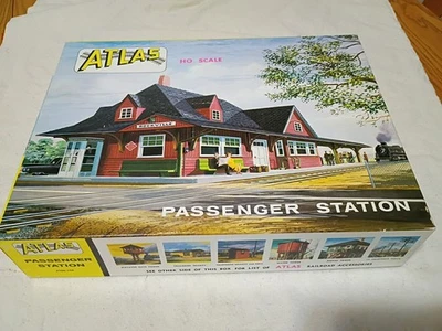 1964 Atlas H)O Scale Passenger Station New Old Stock - Image 1 of 4