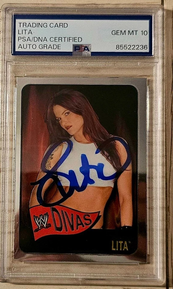 Tarjeta Lita 2005 Topps cromada WWE Heritage Diva #63 firmada PSA losa gema como nueva 10 Foto 1 de 1
