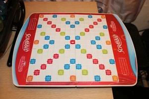 SCRABBLE Diamond Anniversary Edition Plattenspieler Reisekoffer NUR FLIESEN TISCH - Bild 1 von 10