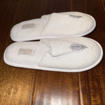 Nuevas pantuflas de terciopelo blanco Frette para hombre talla 10-12 con logotipo de celebridad Foto 1 de 4