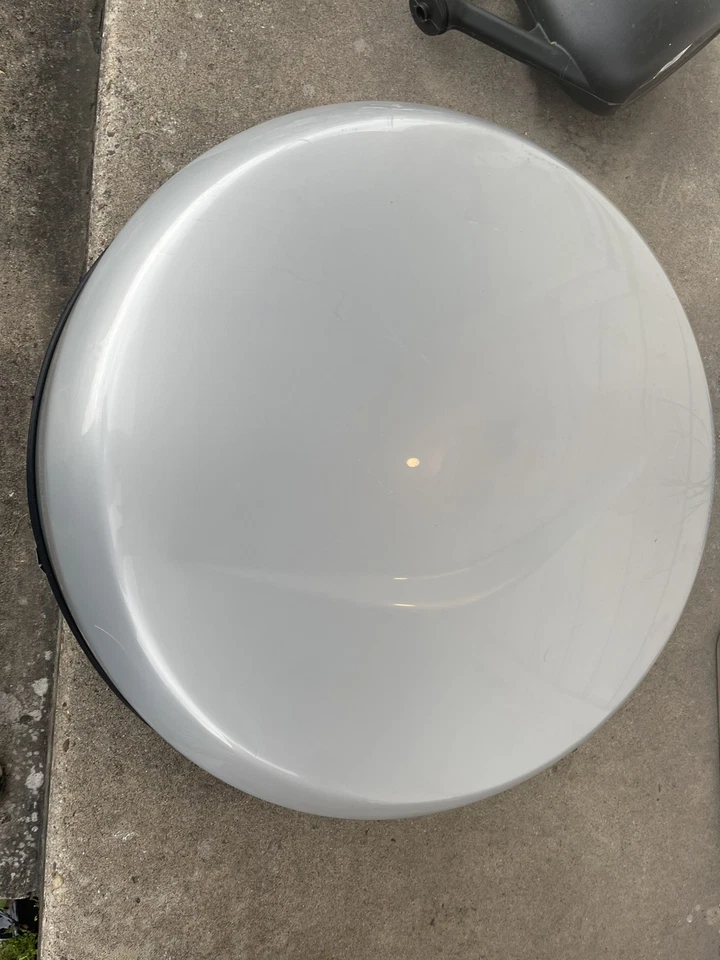 06-12 TOYOTA RAV4 CUBIERTA DE NEUMÁTICO DE REPUESTO OEM PLATA 1F7 (fotos un poco desgastadas)  Foto 1 de 4