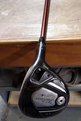 Titleist 910F 17° 4 Wood Diamana 71g R Flex Shaft Golf Pride MCC +4 Midsize Grip - Image 1 of 4