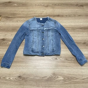 Chaqueta vaquera azul sin cuello recortada Tinsel Town talla mediana - Imagen 1 de 10