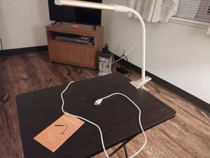 Lampe de bureau LED blanche à clipser USB RECHARGEABLE - Photo 1/9