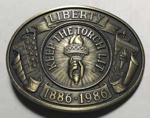 ESTATUA DE LA LIBERTAD Centenario Hebilla de Cinturón "Mantén la Antorcha Iluminada" Como Nuevo - Imagen 1 de 2