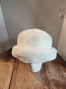 Ben Berger Luxury Collection Faux Fur Vintage Bucket Hat White EUC  - Picture 1 of 7
