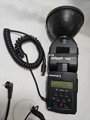 Quantum T5D Qflash Portable Digital Flash With Bulb Difusser and Cables Untested - Image 1 of 4