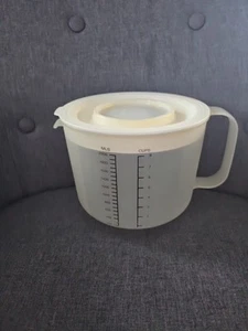 Tupperware Measuring Jug Or 8 Cups With Lid And Seal - Picture 1 of 5