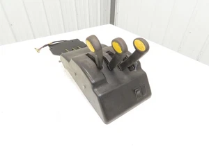 Yale ERP035TF Carrello elevatore tre leve comando idraulico inclinazione e cambio con coperchio - Foto 1 di 18