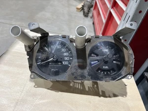 Cuadro de instrumentos medidor velocímetro camioneta Datsun 620 1976 - Imagen 1 de 6