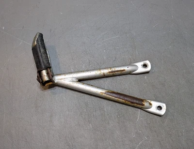 Soporte de brazo de soporte de pie de pasajero derecho Honda NX650 Foto 1 de 3