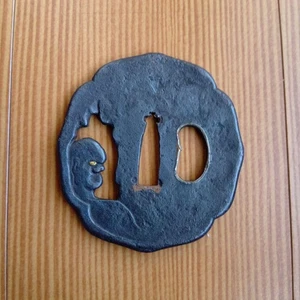 Eisen Tsuba Daruma Daishi's durchbrochen, mit Goldinlay und beiden Seiten #K8363 - Bild 1 von 6