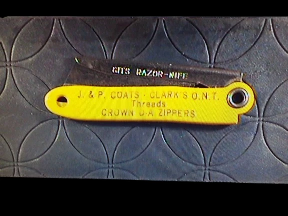 Vintage J&P Coats Clark's O.N.T. Threads Advertising Razor Knife - Image 1 of 3