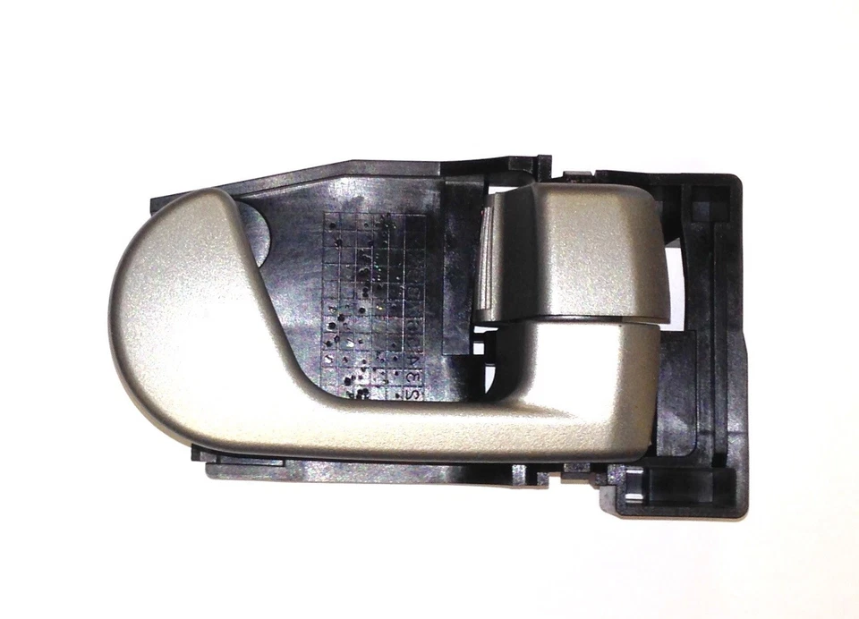 Manija de apertura de puerta interior genuina Mitsubishi OEM lado derecho Endeavor  Foto 1 de 1