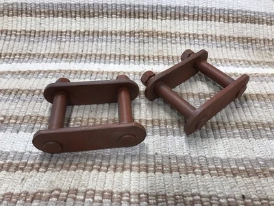 Juego de grilletes y bujes de resorte de hoja trasera 1956 a 1980 MG MGA MGB MGC GT FABRICANTE DE EQUIPOS ORIGINALES Foto 1 de 4