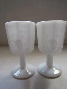 2 Vintage Westmoreland Paneled Grape Cordial Glasses - Picture 1 of 11