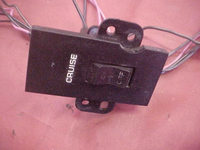 Bisel interruptor de control de crucero OEM GM 77 78 79 80 OLDS 98 Delta 88 CABLE OLDSMOBILE Foto 1 de 4