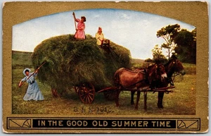In The Good Old Summer Time, carro de heno tirado por caballos, escena de granja, postal vintage - Imagen 1 de 2