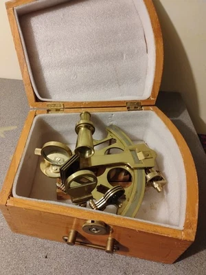 Sextante náutico de latón con caja de madera instrumento de navegación sextante marino Foto 1 de 3