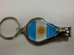 BANDERA ARGENTINA EN CORTAÚÑAS CON LIMA Y ABREBOTELLAS Y LLAVERO ARGENTINA - Imagen 1 de 1